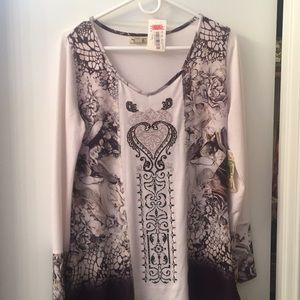 Brand new tunic top. Size M. Never worn.